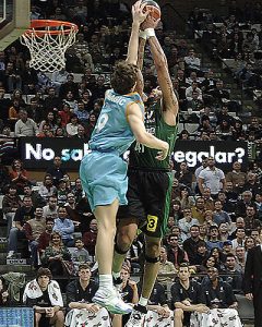 Zoco ACB: Bilbao Basket tras Marko Popovic, Baskonia puede quedarse sin Dragic y noticias desde Málaga.