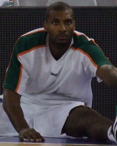 Demetrius Alexander, apartado del Caja San Fernando, que estudia el mercado