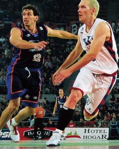 Travis Hansen seguirá en el Tau