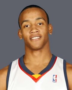 Magic y Warriors, a golpe de triple