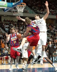 Marc Gasol cerca del DKV Joventut