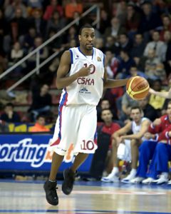 John Robert Holden renueva con el CSKA
