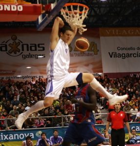 Bojan Bogdanovic jugará en el Club Baloncesto Murcia y Pedro Robles renueva