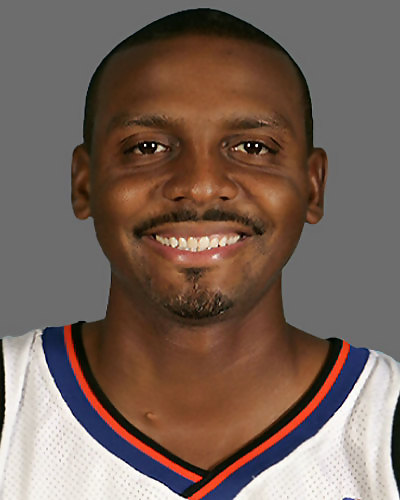 Los NBA Penny Hardaway, Tony Delk y Lee Nailon en el mercado