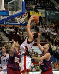 Euroliga (J11, miércoles); El Tau conquista el Abdi Ipekçy mientras el Unicaja descarrila en el Tívoli