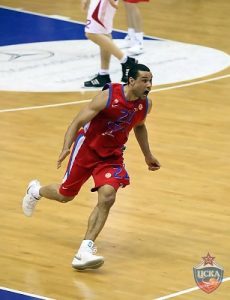 EL Top 16 (J1- miércoles); El Tau arranca con victoria mientras el campeón cae en Estambul y Langdon obra el milagro en forma de triple