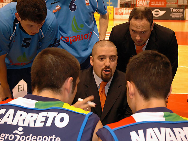 Jesús Sala renueva como primer entrenador del C.B Clavijo
