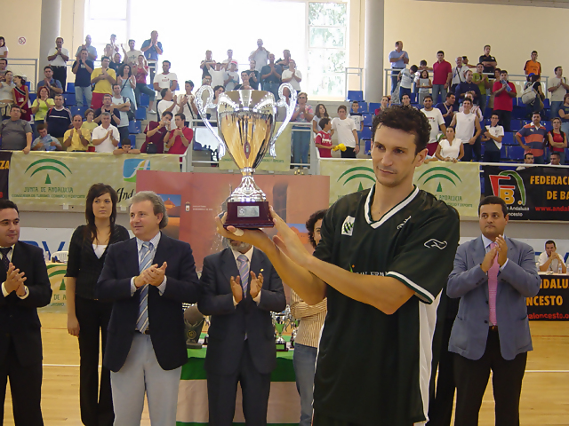 El abuelo de la ACB, Raúl Pérez, asegura que le queda cuerda para rato