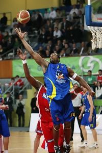 HNV Consmetal Navarra apuntala su juego interior