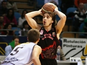 Cantabria confirma a Guillén y Camps para su plantilla en LEB Bronce