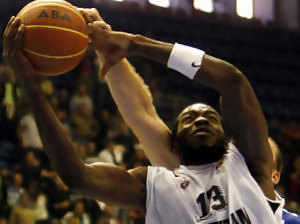 Stephane Lasme, rebote e intimidación para Obradoiro