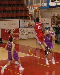 Más renovaciones y fichajes en Esplugues