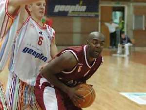 LEB-Oro, J1 (II): León, ¡primer líder, con grandes individualidades! Destacan Carroll, Battle, De la Fuente, Morón