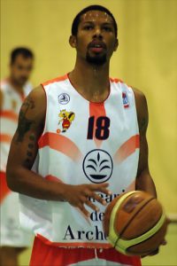 B.J. Spencer y Duane James, dos exteriores norteamericanos cortados en LEB Plata