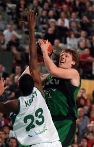 Coby Karl llega a Granada para ocupar la plaza de Gaines