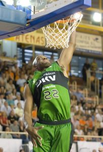 Actualidad Bilbao Basket: Delas, hecho … y Moiso, también