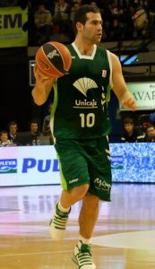 Carlos Cabezas pasa por quirófano y estará KO varios partidos. Cortaberria vuelve al equipo