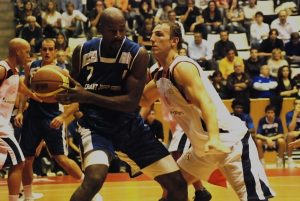 Darryl Middleton habla sobre la lesión de Echols y la polémica generada