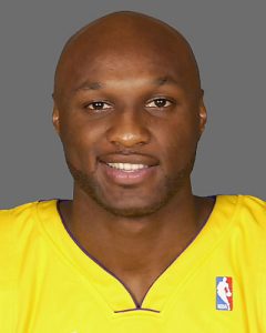 Lamar Odom seguirá de púrpura y oro