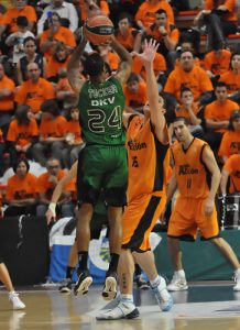 Vitor Faverani renueva con Valencia Basket hasta 2015, Clay Tucker… ¿se fuga? Ya suena Marko Keselj como sustituto