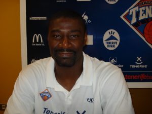 LEB Oro J.8 (I): Melilla prosigue como sólido líder, Breogán derrota a Canarias, Girona a Burgos y… ¡¡¡Lou Roe!!!