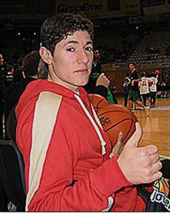 <i>Panchi</i> Barrera vuelve a ser mágico en el Macabi siendo el mejor asistente de su país