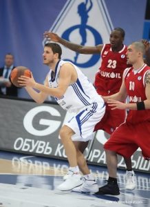 Sigue viniéndose abajo el castillo de naipes del Dynamo. Nachbar, que no seguirá: “los objetivos seguían siendo los mismos, mientras que la situación dentro del equipo era diferente”