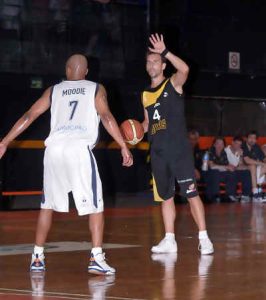 ¡Ligas Ext! Disfruta del debút de Pepe Sánchez con 30 de valoración; Teramo a punto de tumbar a Siena en Italia y Fenerbahce vence al Efes en Turquía; Papadopoulos frena la ascensión del Marousi