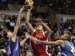 Adecco Oro J.29 (I): Socas Canarias asalta el fortín de Melilla y deja al CAI Zaragoza con un pie en la ACB. Clásicos como Donaldson (+36), Lou Roe (+25), Sinanovic (+36) o Cherry (+30) no fallaron