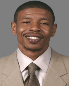 Tyrone Bogues sigue su andadura en Charlotte