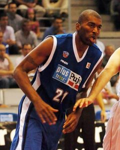 Torraye Braggs y Ellis Myles se mudan a la fría Rusia