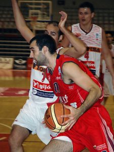 Juan Labiano renueva en Grupo Iruña Navarra