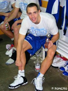 Óscar González rechaza la oferta de renovación del Melilla Baloncesto mientras que Kaspars Berzins rescinde en Fuenlabrada