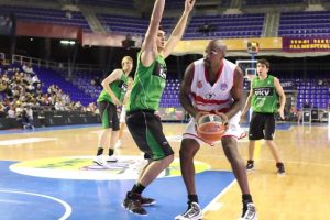 Girona FC podría incumplir la normativa si da de baja a Middleton