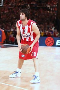 Milos Teodosic, nombrado MVP de la Euroliga. Juan Carlos Navarro, incluido en el Quinteto Ideal