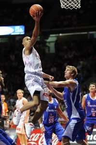 El campeón vuelve a lo grande (92-47)