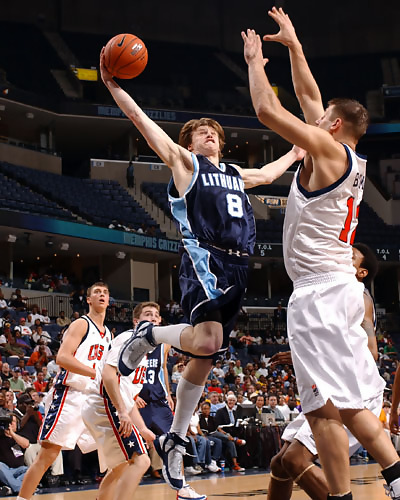 Nihad Djedovic, el jugador más joven frente a las promesas USA en el Nike Hoop Summit