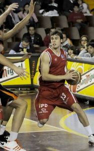 Adecco Oro J.28 (II): Clínicas Rincón se mete en problemas al caer ante un León inspirado desde la línea de 3. Schraeder lideró al equipo con 8 dianas desde los 6´75