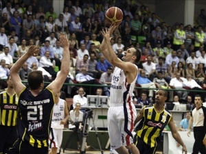 ¡Ligas Ext! PAO y OLY empatan a uno en la final griega; CSKA-Khimki: la esperada final rusa; Efes Pilsen salva el primer match ball; Siena vence en las semis de la LEGA y también Alemania, Francia…