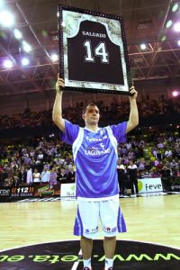 Bizkaia B. Basket inaugura el nuevo Bilbao Arena homenajeando a Javi Salgado. Así luce el nuevo pabellón