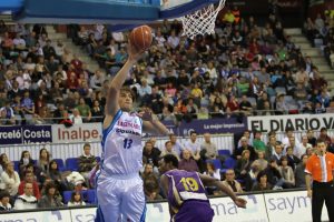 Uriz levanta para Lagun Aro GBC un partido marcado por el guión impuesto por Blancos de Rueda Valladolid