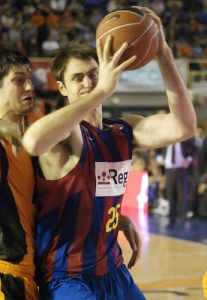 Lorbek se exhibe y el Barça es el nuevo líder