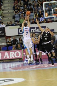 Lagun Aro GBC vence en un derby en el que Javi Salgado se luce ante su ex equipo