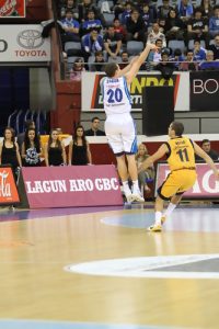 Los triples del <i>killer</i> Baron funden a un Gran Canaria 2014 de hierro forjado