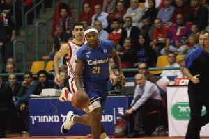 Eurocup (J6) Estudiantes y Cajasol entran en el Last 16 por la puerta grande. GC 2014 no jugará hasta el martes por tormenta. Brezec se despide repitiendo como MVP con 40 puntos de valoración