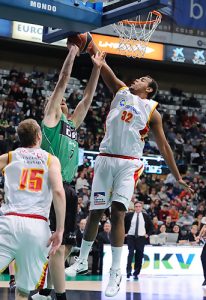 El CB Granada aprovecha los 52 tiros fallados por el DKV Joventut