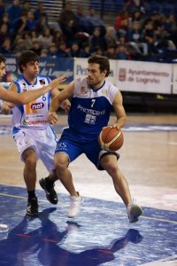 Más movimientos en la Adecco Plata: Fede Bavosi, el nuevo hombre orquesta del River y el primer fichaje de la nueva era de Joan Peñarroya. El base Aitor Carrera renueva con el Aurteneche