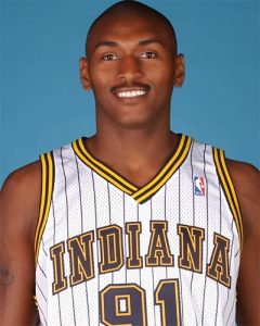 Metta World Peace, cerca de convertirse en una ballena azul