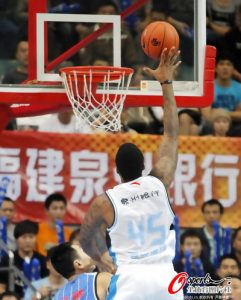 Las tribulaciones de Asefa Estudiantes: Azofra trata de convencer a un Will McDonald decidido a no jugar más en la presente campaña