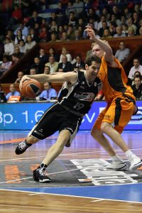 Paco Vázquez seguirá vinculado a Bilbao Basket